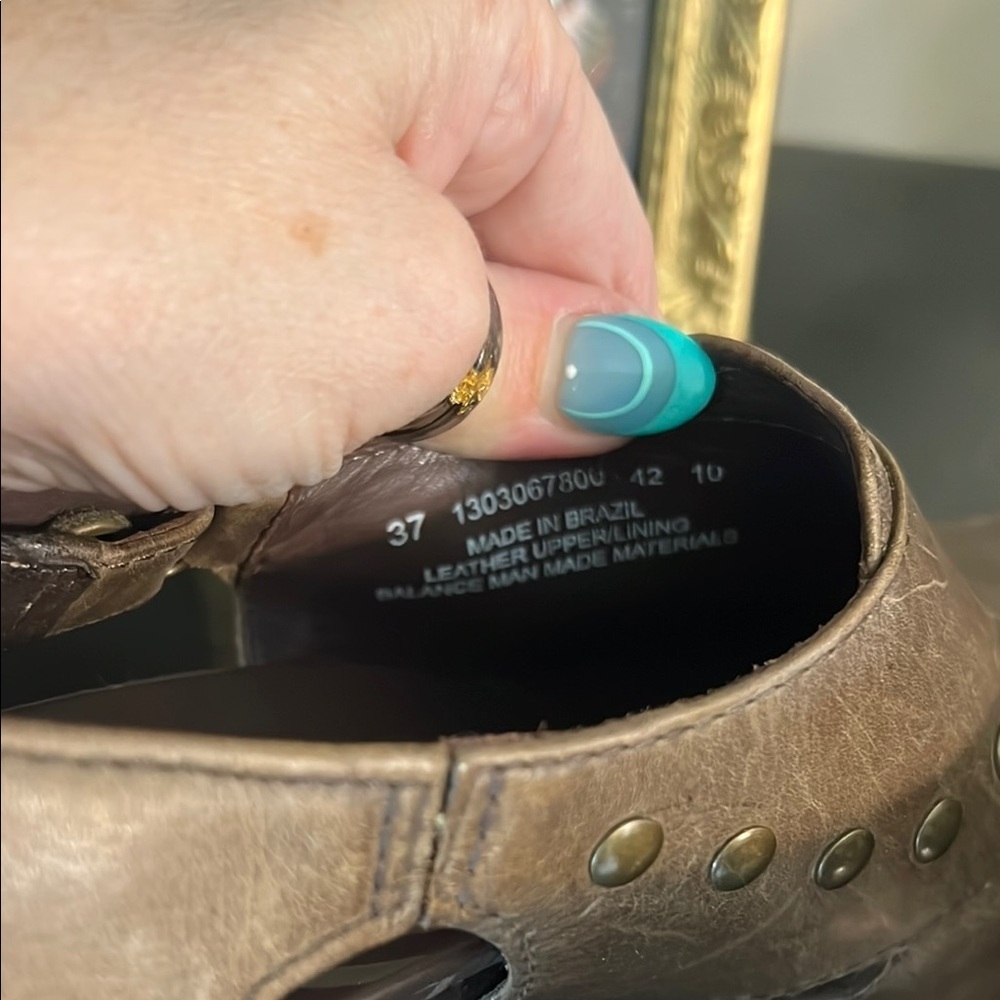 Stylish Dansko Ryder Greige Leather Women's Shoes - Picture 6 of 7